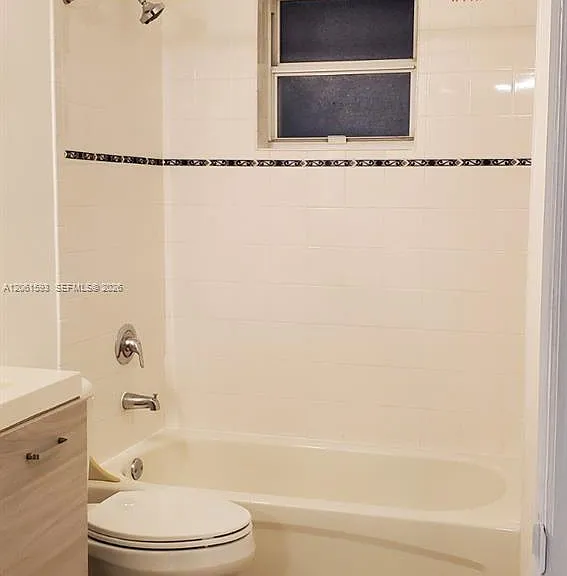 1627 NW 18th St #310 — Photo 7
