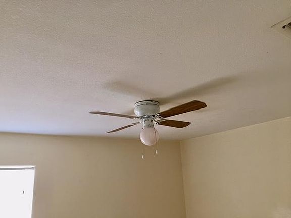 5th image of 405 N Rockport St