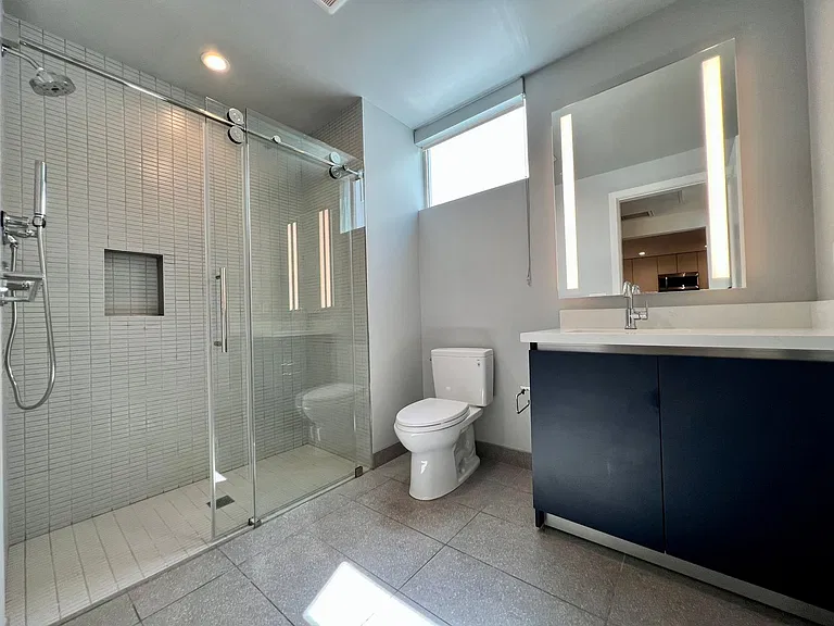 Empire at Larchmont — Photo 10