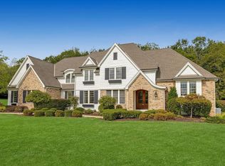 2455 Mound Zion Woods Ct, Brookfield, WI 53005