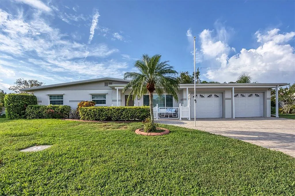 3 bed, 2.0 bath, 1158 sqft, $7,000 — Photo 3