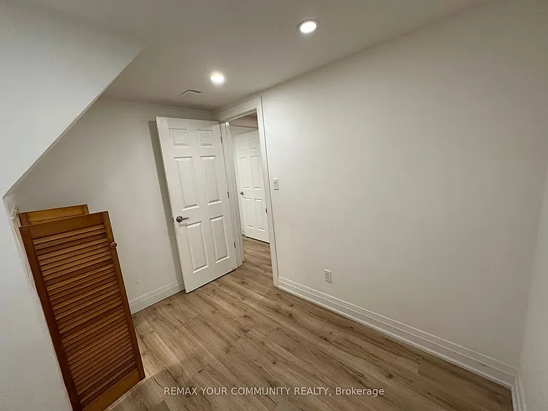 2 Pinemore Cres — Photo 27