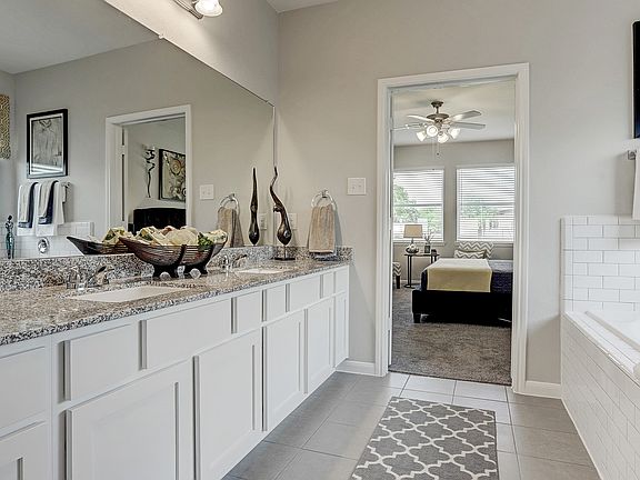Double sinks in owner s bath