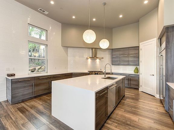 3rd image of 3886 Errante Dr