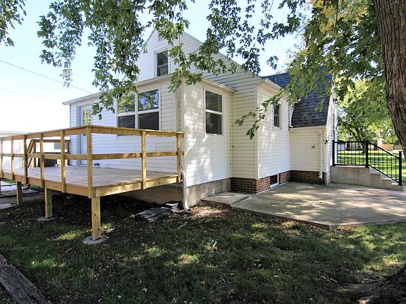 2nd image of 303 W 4th St