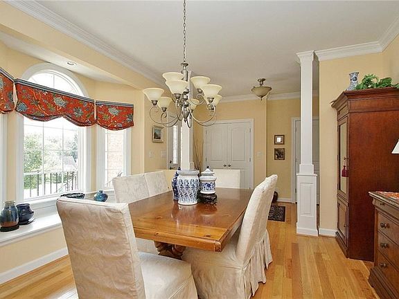 5th image of 147 Brookdale Dr