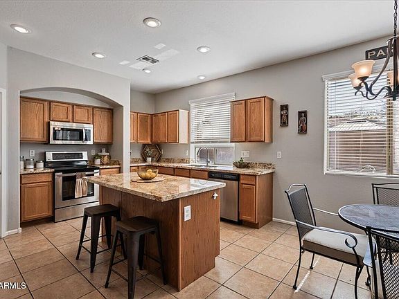 2nd image of 10335 W SOUTHGATE Avenue