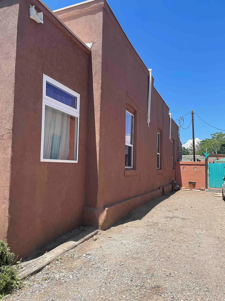 Side-parking - 1505 Marble Ave NW #1505