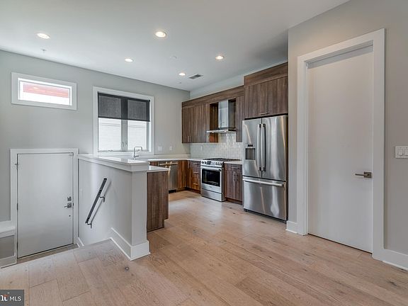 3rd image of 740 S Chris Columbus Blvd Unit 32