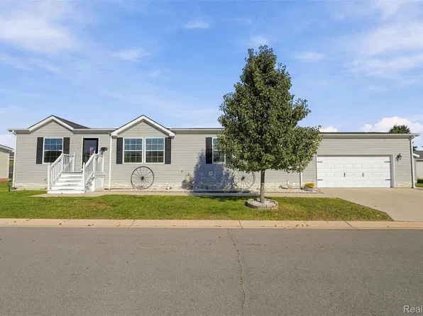 5430 Arboretum Trl, Howell, MI 48843