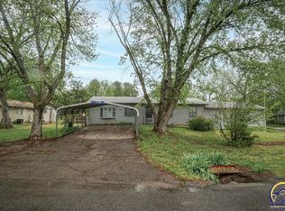 202 Melody Ln, Carbondale, KS 66414