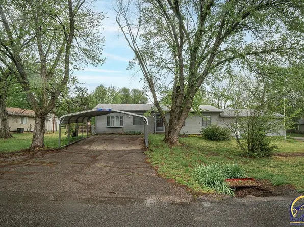202 Melody Ln, Carbondale, KS 66414