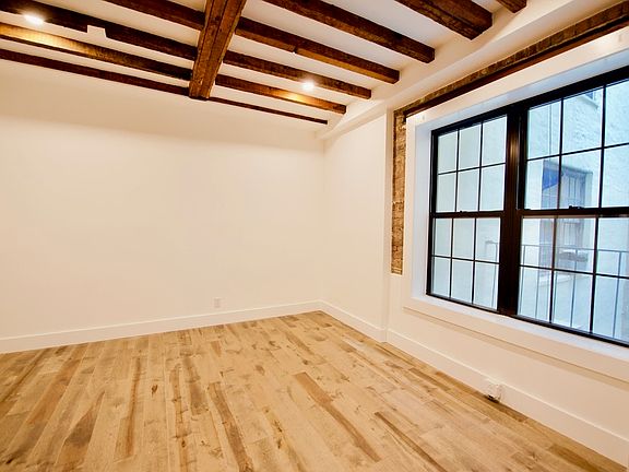 4th image of 152 W 49th St #2DA