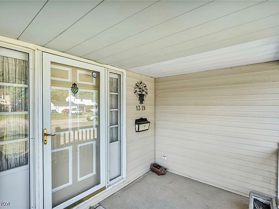 3rd image of 1319 Douglas Ct