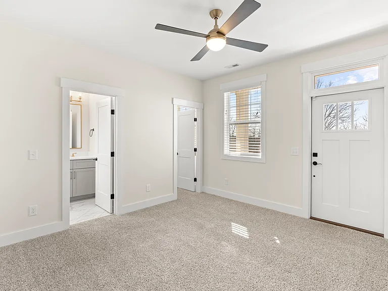 2045 Oakwood Ave — Photo 19