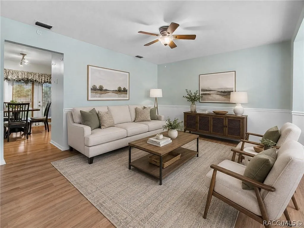 2 bed, 1.0 bath, 912 sqft, $1,300 — Photo 3