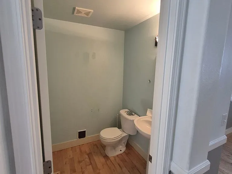 1467 SE Blanchard St — Photo 9