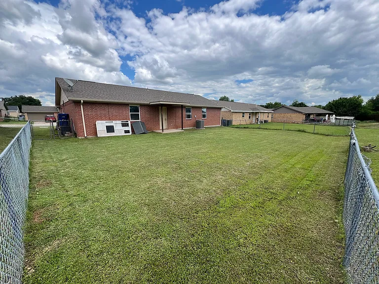 308 Kathy Ln — Photo 13