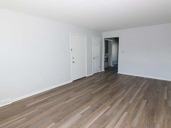 3rd image of 4217 Oak Park Dr SE #4217