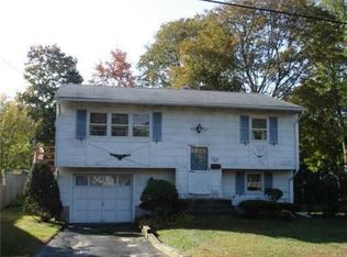 74 General Hawkins Dr, Warwick, RI 02888