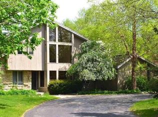 11642 N Saint James Ln, Mequon, WI 53092