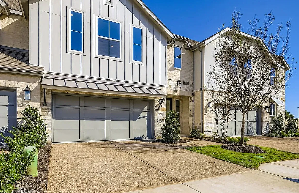 3 bed, 2.5 bath, 2601 sqft, $3,495 — Photo 1