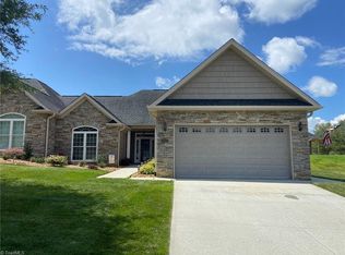 121 Greystone Ln, Mount Airy, NC 27030