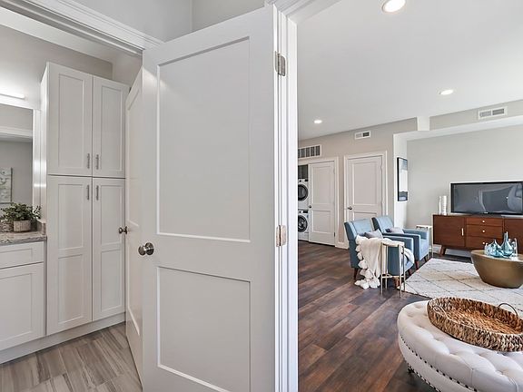 5th image of 734 South St #8