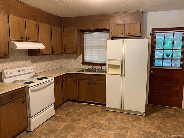 2nd image of 310 Holland Cir