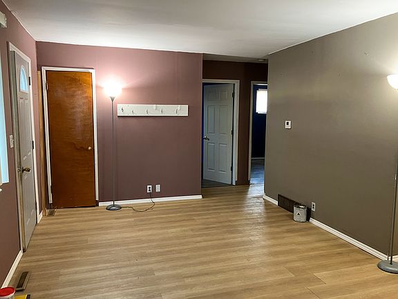 3rd image of 513 E Main St