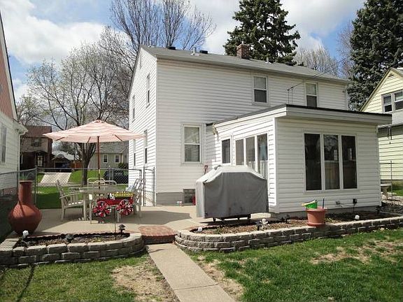 2nd image of 642 17th Ave N