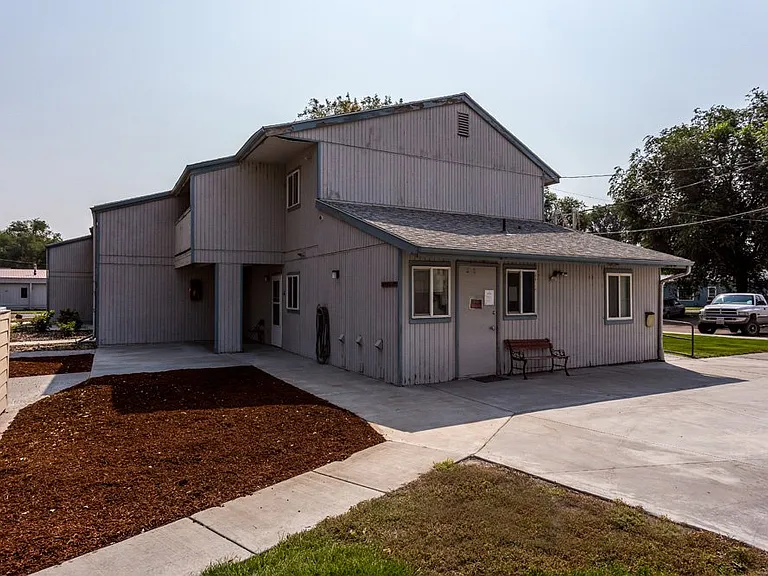 855 A St W — Photo 2