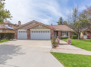 860 Buckeye Cir, Corona, CA 92881