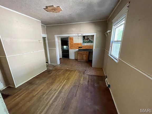 4th image of 412 Jefferson Ave