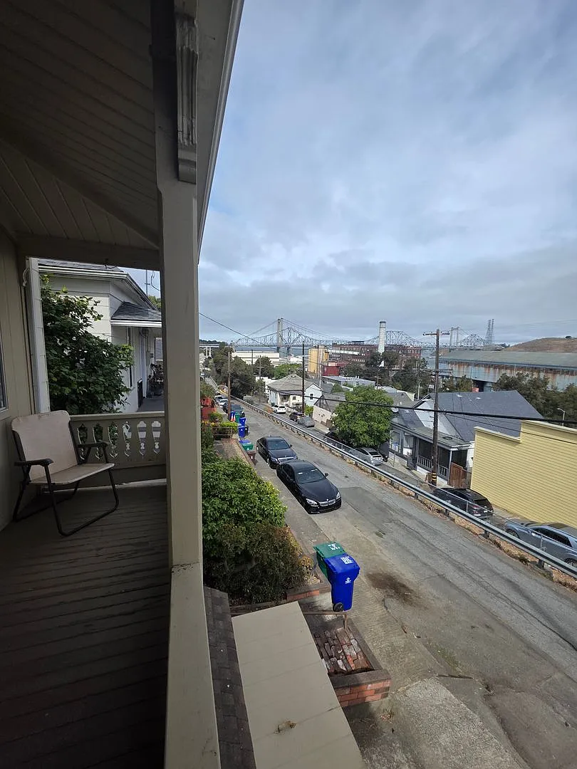 Charming 2bd/1ba HOUSE in Crockett Available NOW~ — Photo 2