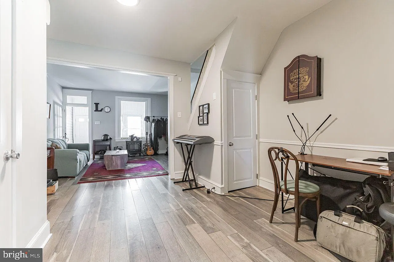 3 bed, 1.5 bath, 870 sqft, $1,700 — Photo 4