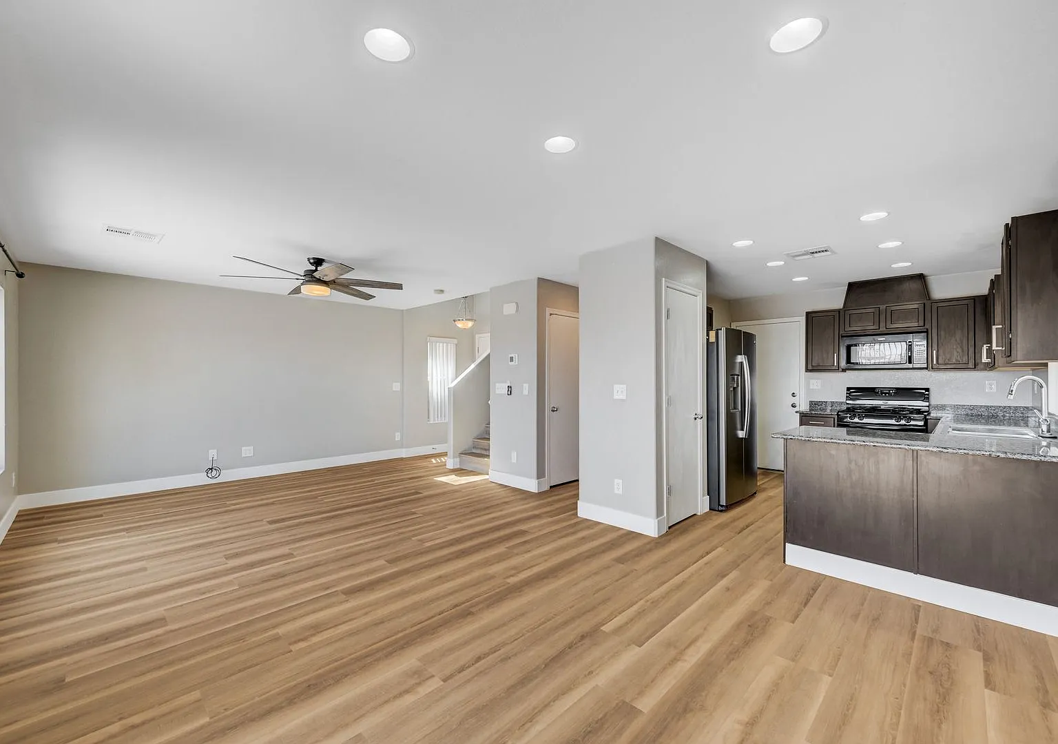 Beautiful 3 Bedroom Mountain's Edge Rental with Brand-New Luxury Vinyl Flooring! — Photo 4