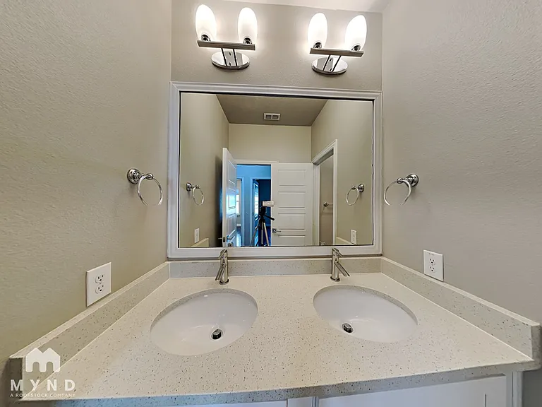 2805 Lindale Dr — Photo 14