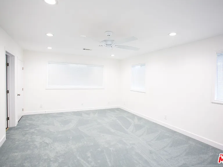 11674 La Grange Ave — Photo 10