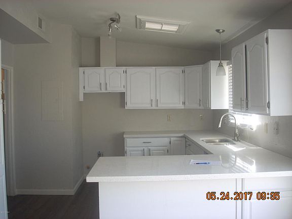 5th image of 210 E Avenue H