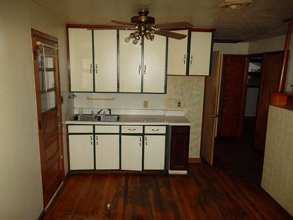 4th image of 305 E Arch St