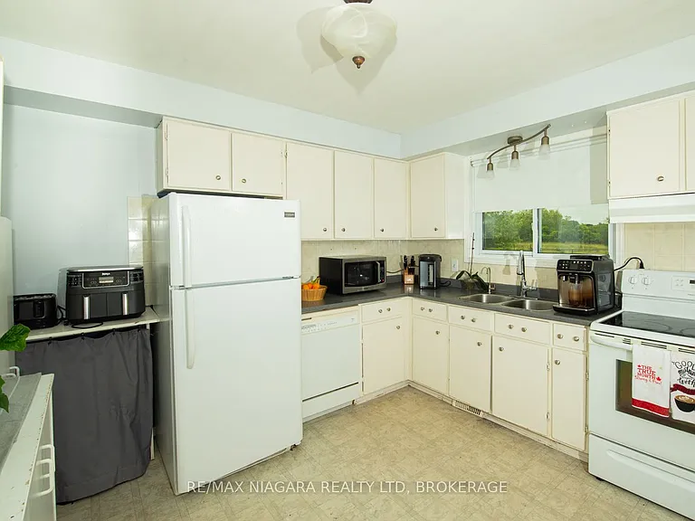 47 Elmvale Cres — Photo 5