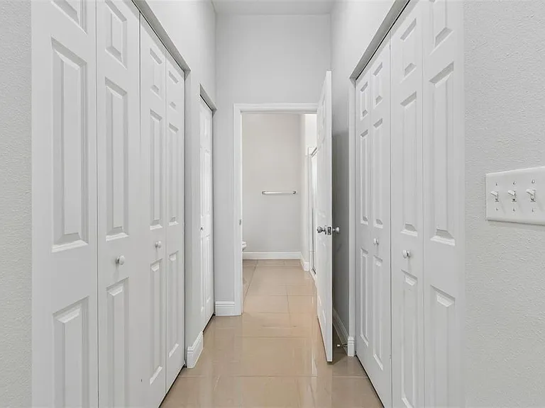 2311 W Aileen St — Photo 25
