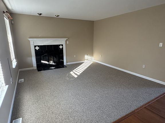 4th image of 6060 Oxbridge Dr