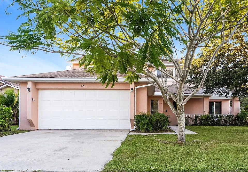 490 Chicago Woods Cir