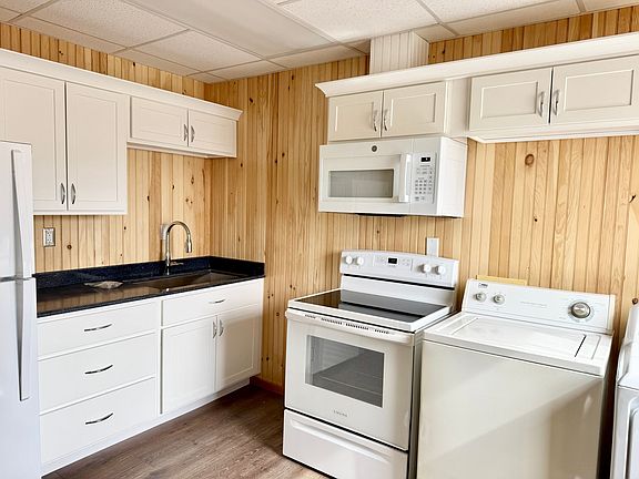 5th image of 809 Portland Rd #7f9b9b87c