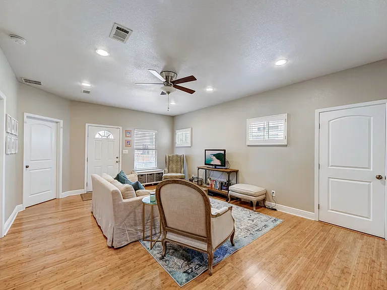 1302 Cedar Ave — Photo 7