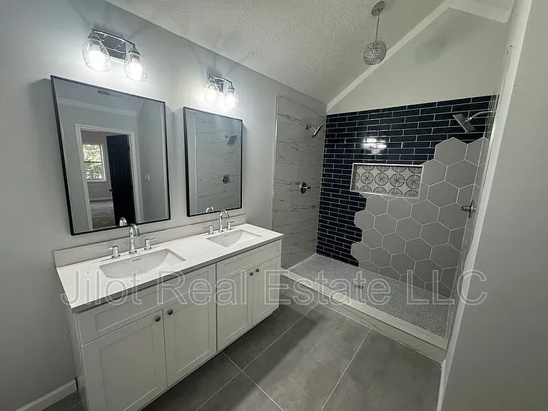 63 Lakeview Ln — Photo 17