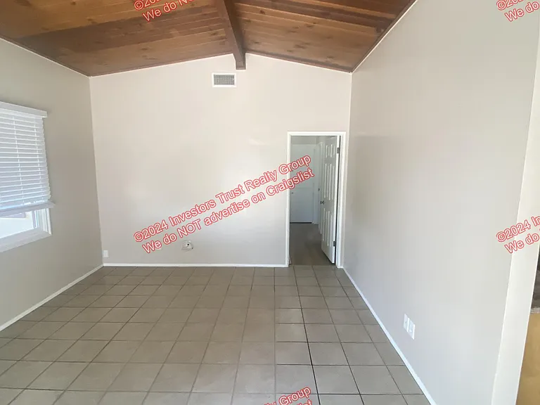 703 E Linfield St — Photo 15