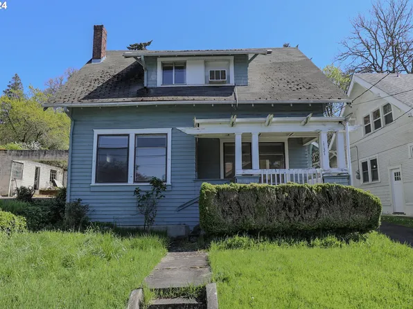 1131 SE Jackson St, Roseburg, OR 97470
